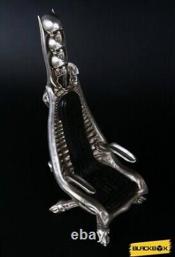 1/6 H. R Giger Harkonnen Capo Chair DX with Alien Egg 14 StatuePredator/Hot Toys