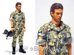 1/6 Hot Toys Aliens USCM Corporal Dwayne Hicks