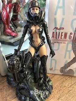 16 Alien Girl Hot Toys Side Show
