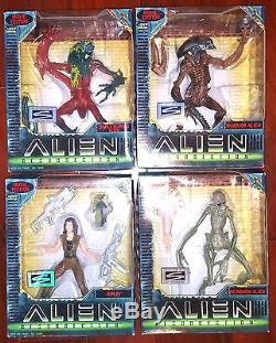 18 Alien, Aliens and Alien Ressurection action figures and 2 Predator Hive Wars