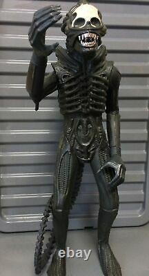 1979- Alien Xenomorph Kenner Toys 18 Inch Tall And With Shooting Out Jaw