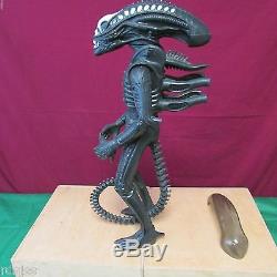 1979 KENNER 18 ALIEN 70060 WITH BOX ACTION FIGURE RARE