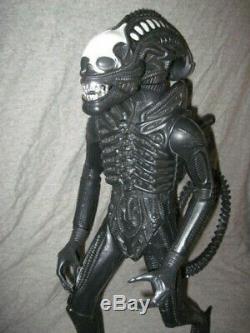 1979 Kenner Alien 18 Action Figure withDome, Rear Spike