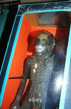 1979 VINTAGE ALIEN 18 XENOMORPH FIGURE WITH POSTER IN BOX attached to Insert