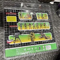 2015 Toys R Us Exclusive NECA Aliens vs Predator 2 Pack Romulus OG 3