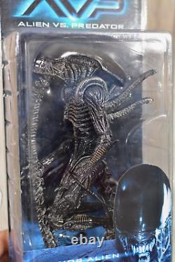 2016 NECA AVP Alien vs. Predator Warrior Alien AUTHENTIC Sealed Complete