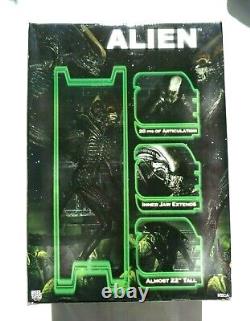ALIEN 18 Scale Action Figure NECA Reel Toys 2008 Fully Articulated