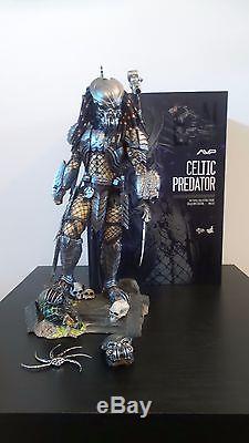 ALIEN VS PREDATOR Celtic Predator 1/6th Scale Action Figure (Hot Toys)