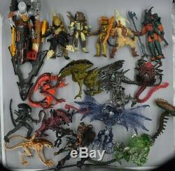 ALIEN Vs PREDATOR Lot of 18 One vehicle with missile FREE Shipping! Kenner Neca
