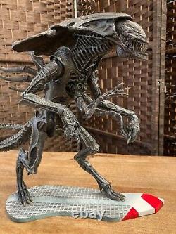 ALIENS Alien Queen McFarlane 2003 Movie Maniacs 6 with a custom stand