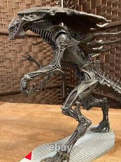 ALIENS Alien Queen McFarlane 2003 Movie Maniacs 6 with a custom stand