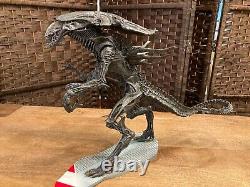 ALIENS Alien Queen McFarlane 2003 Movie Maniacs 6 with a custom stand