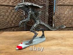 ALIENS Alien Queen McFarlane 2003 Movie Maniacs 6 with a custom stand