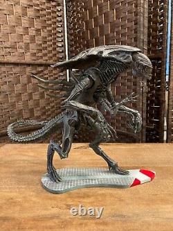 ALIENS Alien Queen McFarlane 2003 Movie Maniacs 6 with a custom stand