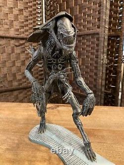 ALIENS Alien Queen McFarlane 2003 Movie Maniacs 6 with a custom stand