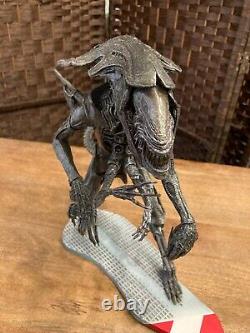 ALIENS Alien Queen McFarlane 2003 Movie Maniacs 6 with a custom stand