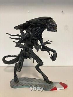 ALIENS Alien Queen McFarlane 2003 Movie Maniacs 6 with a custom stand