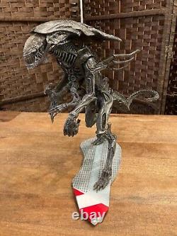 ALIENS Alien Queen McFarlane 2003 Movie Maniacs 6 with a custom stand