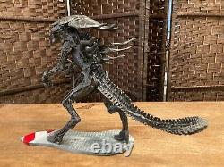 ALIENS Alien Queen McFarlane 2003 Movie Maniacs 6 with a custom stand