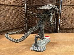 ALIENS Alien Queen McFarlane 2003 Movie Maniacs 6 with a custom stand