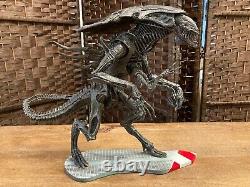 ALIENS Alien Queen McFarlane 2003 Movie Maniacs 6 with a custom stand