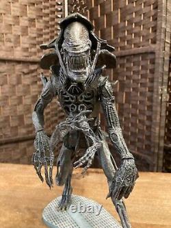 ALIENS Alien Queen McFarlane 2003 Movie Maniacs 6 with a custom stand