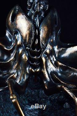 AVP 1/1 Alien Queen Facehugger Resin Statue NEW