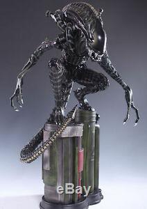 AVP Alien Vs Predator Alien Warrior crouching 1/4 figure Resin Statue