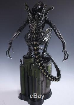 AVP Alien Vs Predator Alien Warrior crouching 1/4 figure Resin statue Spot-NEW