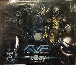 AVP Neca Action Figures Lot Of 4 Mantis Alien + AVP Set + Genocide 2 Pack