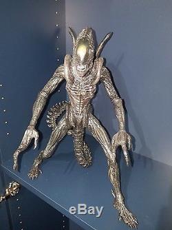 AVP Requim/Alien Warrior w Face Hugger 1/6 scale Hot Toys Sideshow Collectibles