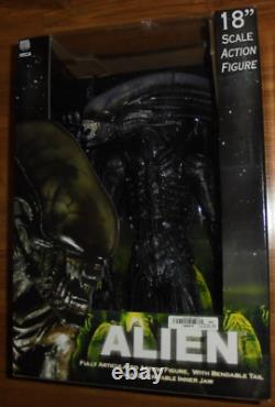 Alien 18 Scale ALIEN Action Figure (tail part loose inside) NECA 2008