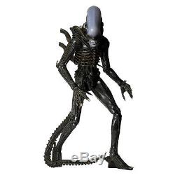 Alien (1979 version) Alien 1/4 Scale Figure NECA in hand mint in box