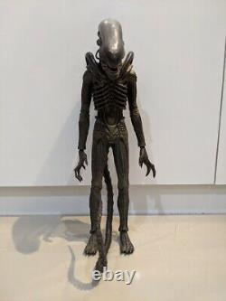 Alien Big Chap Hot Toys 1/6 figure only please read. Aliens Sideshow Giger