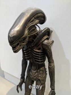 Alien Big Chap Hot Toys 1/6 figure only please read. Aliens Sideshow Giger