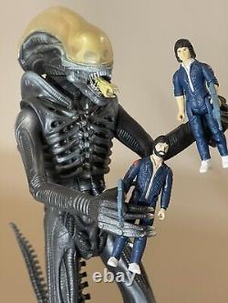 Alien Figure Tsukuda Hobby Japan Version 17 Tall + 2 Reaction Ripley & Dallas