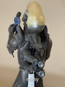 Alien Figure Tsukuda Hobby Japan Version 17 Tall + 2 Reaction Ripley & Dallas