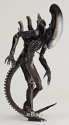 Alien Revoltech SciFi Super Poseable Action Figure #001 Alien Big Chap