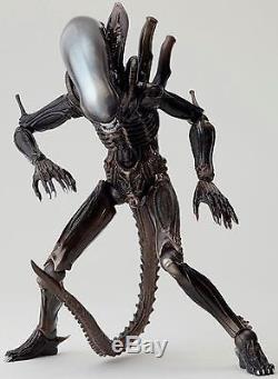 Alien Revoltech SciFi Super Poseable Action Figure #001 Alien Big Chap
