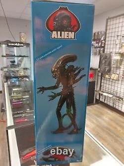 Alien Ultimate 40th Anniversary Big Chap 14 Scale Action Figure