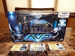 Alien V Predator Signed Action Figure Box Set Alec Gillis Ian Whyte Tom Woodruff