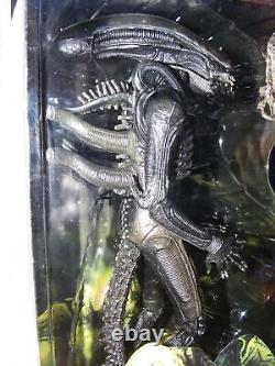 Alien VS. Predator NECA Exclusive Action Figure 2 Pack Alien Vs. Predator