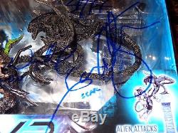 Alien VS Predator Signed Action Figure Alec Gillis Ian Whyte Tom Woodruff Jr COA