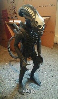 Alien Vintage Xenomorph Jumbo Action Figure 24