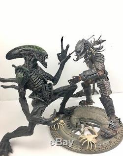 Alien Vs Predator 1/6 Scale 12 Large Detailed Collectible Figures With 2 Huggers