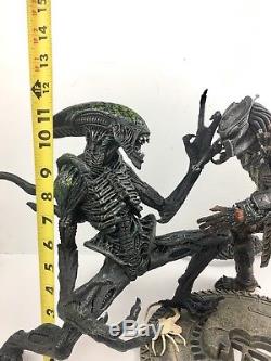 Alien Vs Predator 1/6 Scale 12 Large Detailed Collectible Figures With 2 Huggers