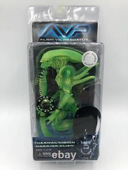 Alien Vs Predator 51623 7-Inch Warrior Thermal Vision Glow in The Dark Figure