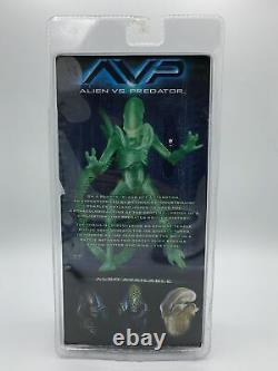 Alien Vs Predator 51623 7-Inch Warrior Thermal Vision Glow in The Dark Figure