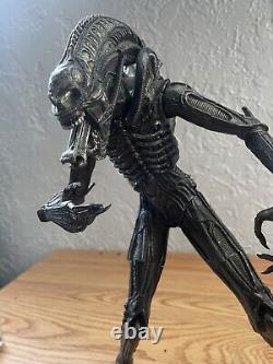 Alien Warrior Action Figure Model 13 To 14 Inches Tall Used With Pop Out Mouth