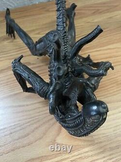 Alien Warrior Action Figure Model 13 To 14 Inches Tall Used With Pop Out Mouth